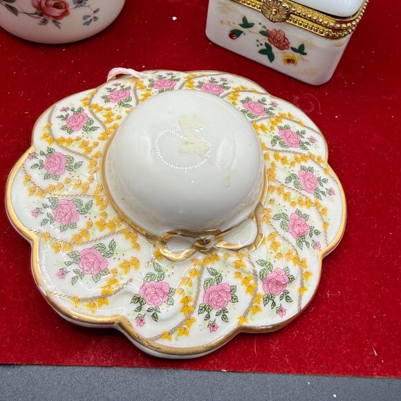2 trinket boxes and one porcelain hat decor - Picture 5 of 6